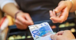 Bargeld an der Kasse